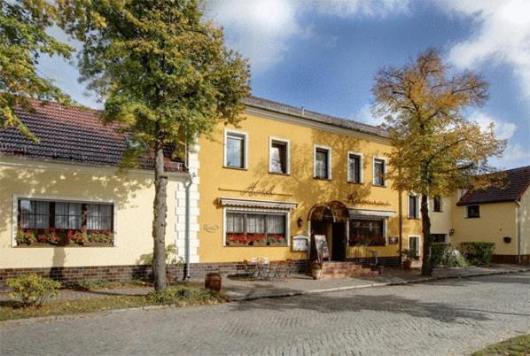 Hotel-Restaurant Alter Krug Kallinchen Exterior foto